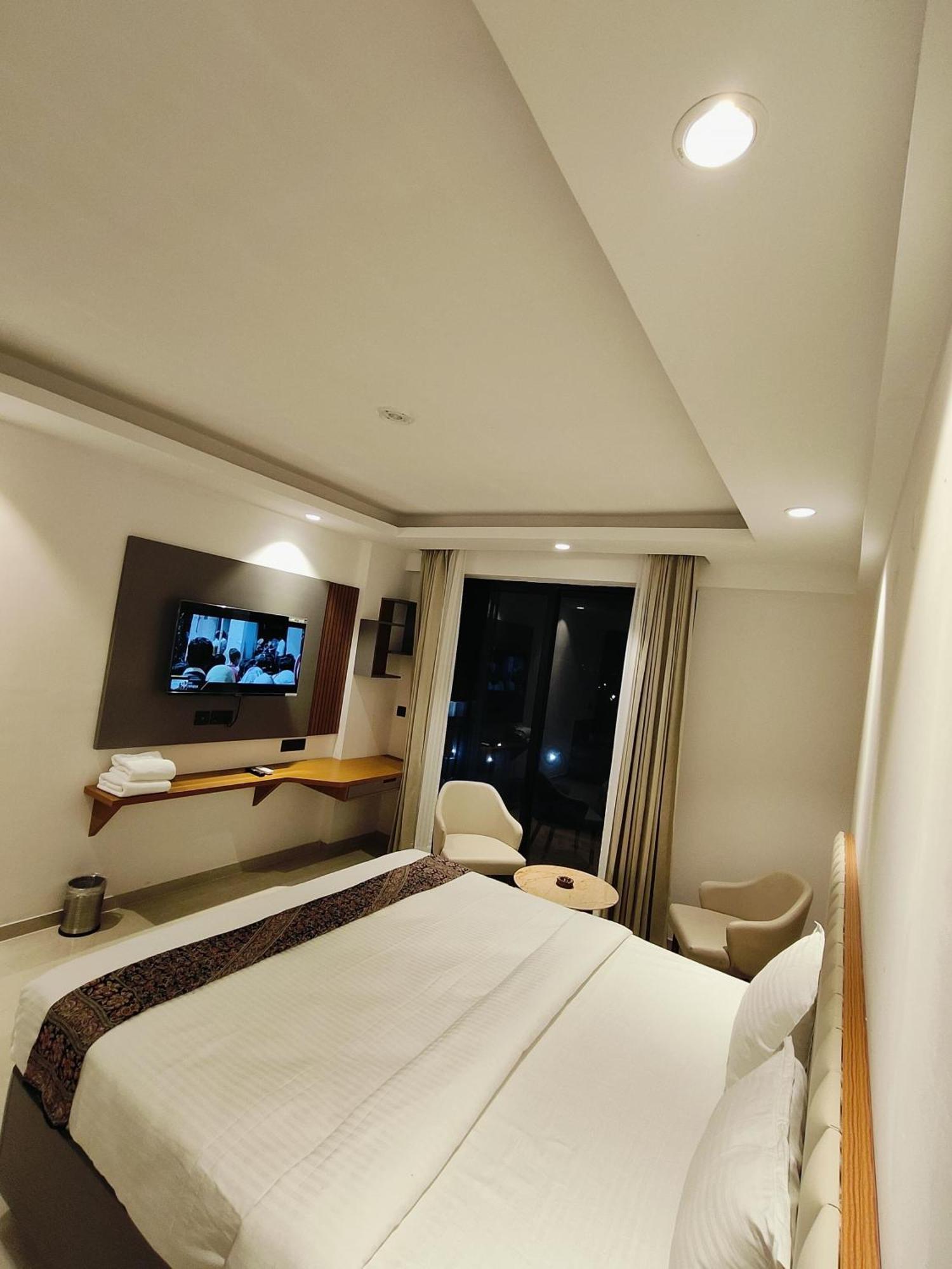 Hotel Maple Tree - Near Ekana Cricket Stadium - Λάκναου Εξωτερικό φωτογραφία