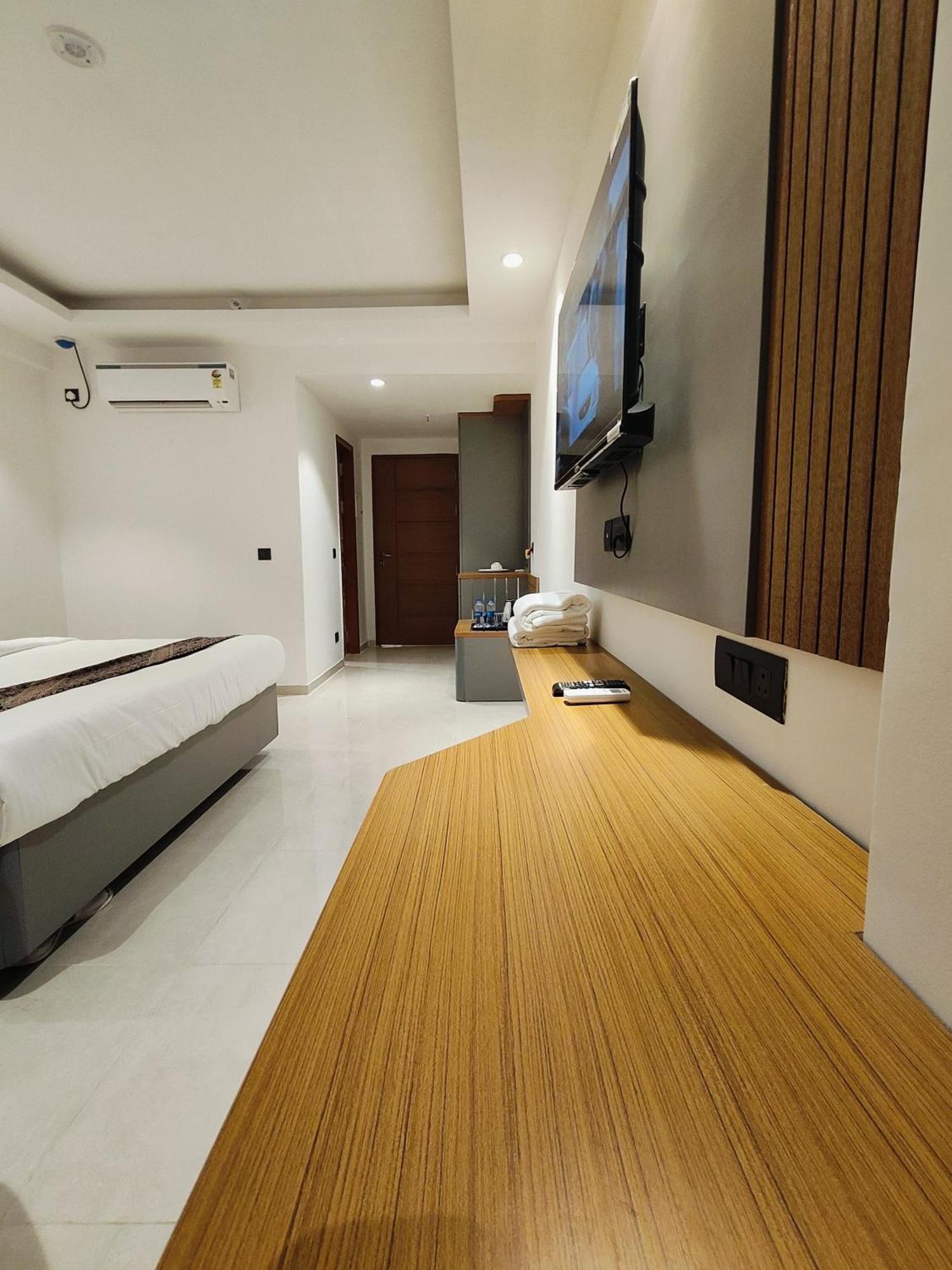 Hotel Maple Tree - Near Ekana Cricket Stadium - Λάκναου Εξωτερικό φωτογραφία