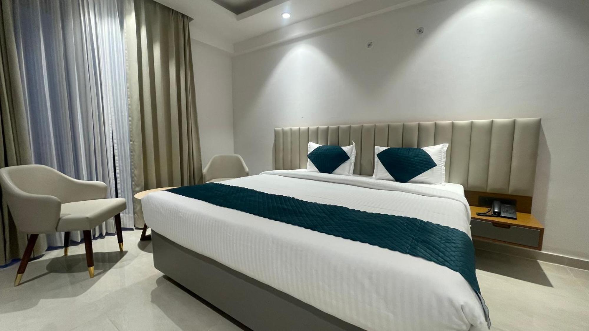 Hotel Maple Tree - Near Ekana Cricket Stadium - Λάκναου Εξωτερικό φωτογραφία
