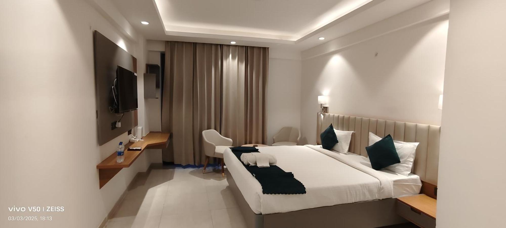 Hotel Maple Tree - Near Ekana Cricket Stadium - Λάκναου Εξωτερικό φωτογραφία