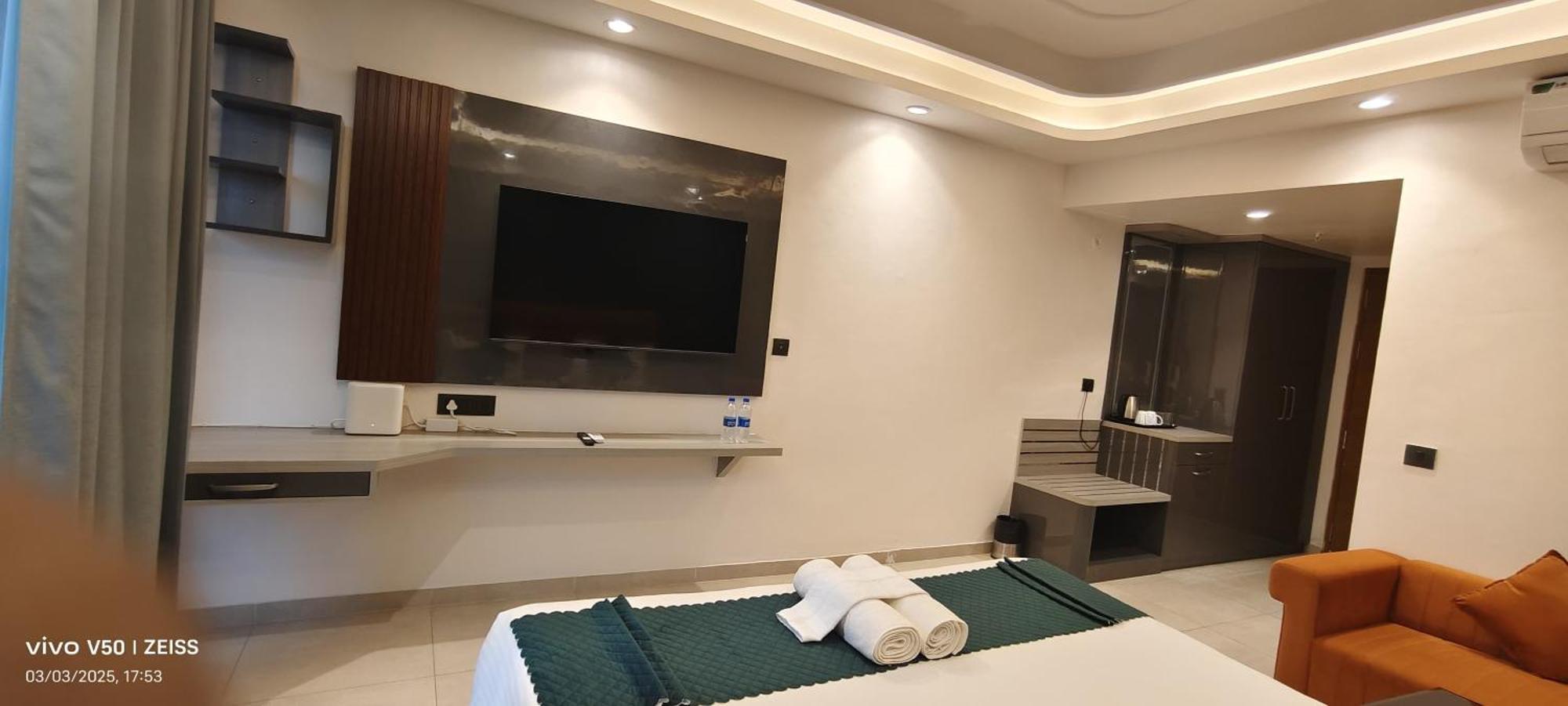 Hotel Maple Tree - Near Ekana Cricket Stadium - Λάκναου Εξωτερικό φωτογραφία