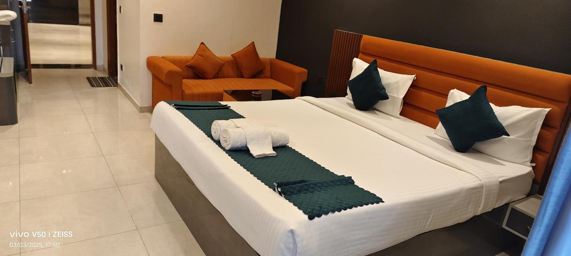 Hotel Maple Tree - Near Ekana Cricket Stadium - Λάκναου Εξωτερικό φωτογραφία