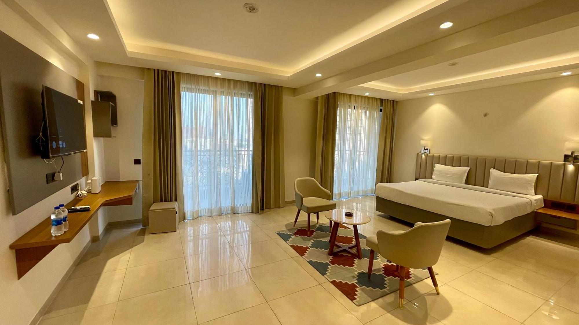 Hotel Maple Tree - Near Ekana Cricket Stadium - Λάκναου Εξωτερικό φωτογραφία