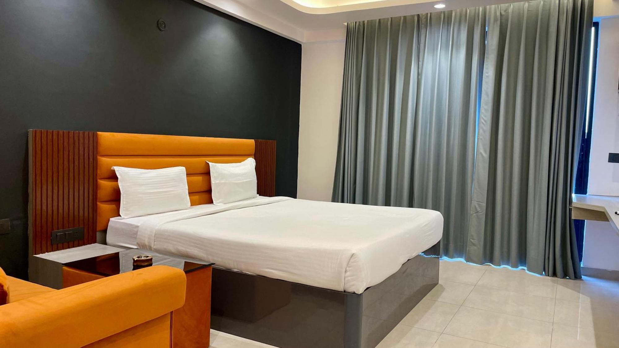 Hotel Maple Tree - Near Ekana Cricket Stadium - Λάκναου Εξωτερικό φωτογραφία