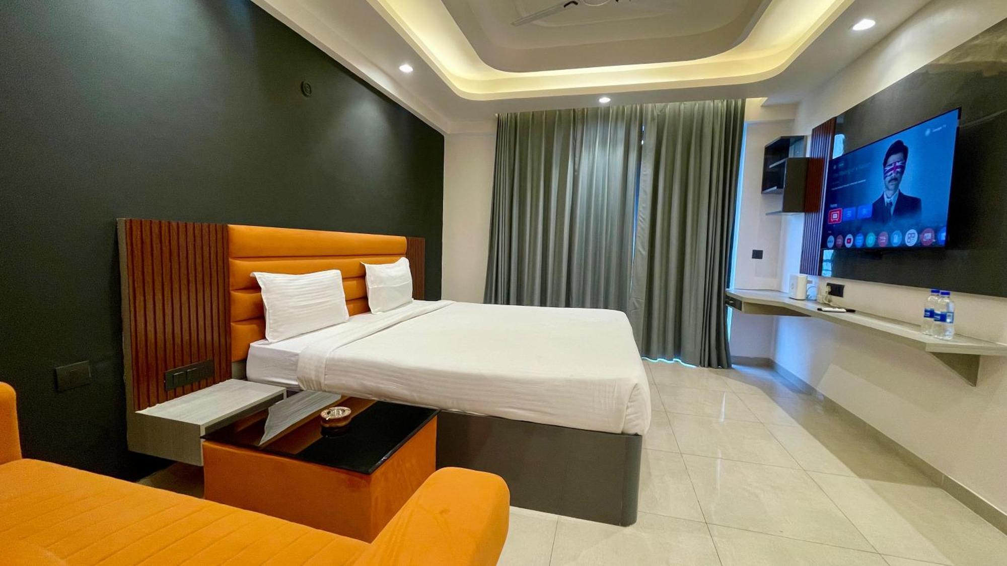Hotel Maple Tree - Near Ekana Cricket Stadium - Λάκναου Εξωτερικό φωτογραφία